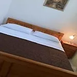 In 6375 Vela Luka