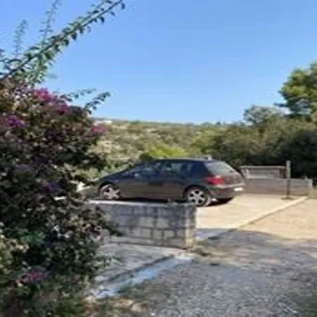 In 6375 * Vela Luka