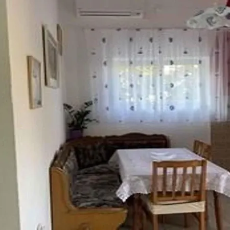 度假居 In 6375 尼亚卢卡